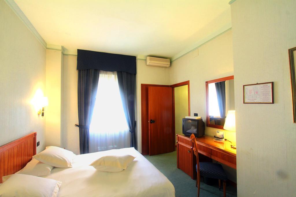 Hotel De Paris Терни Экстерьер фото
