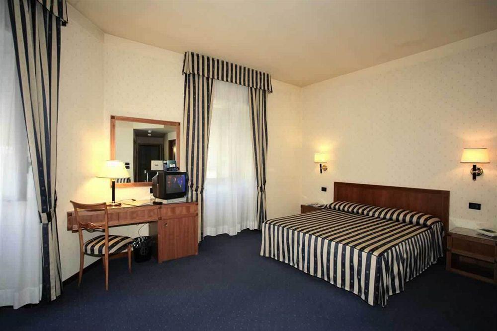 Hotel De Paris Терни Экстерьер фото