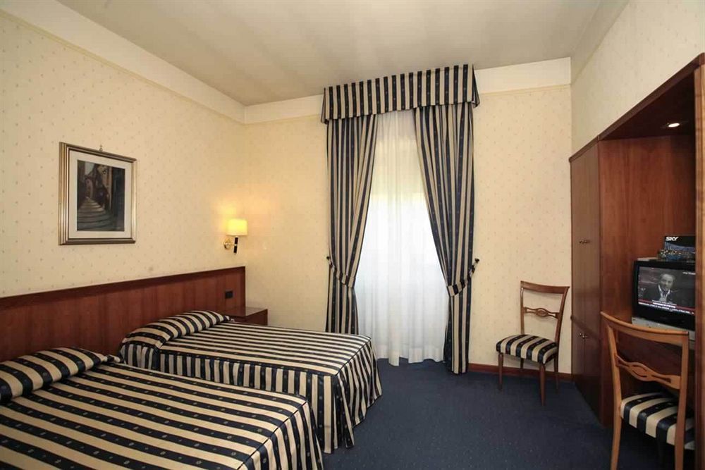 Hotel De Paris Терни Экстерьер фото