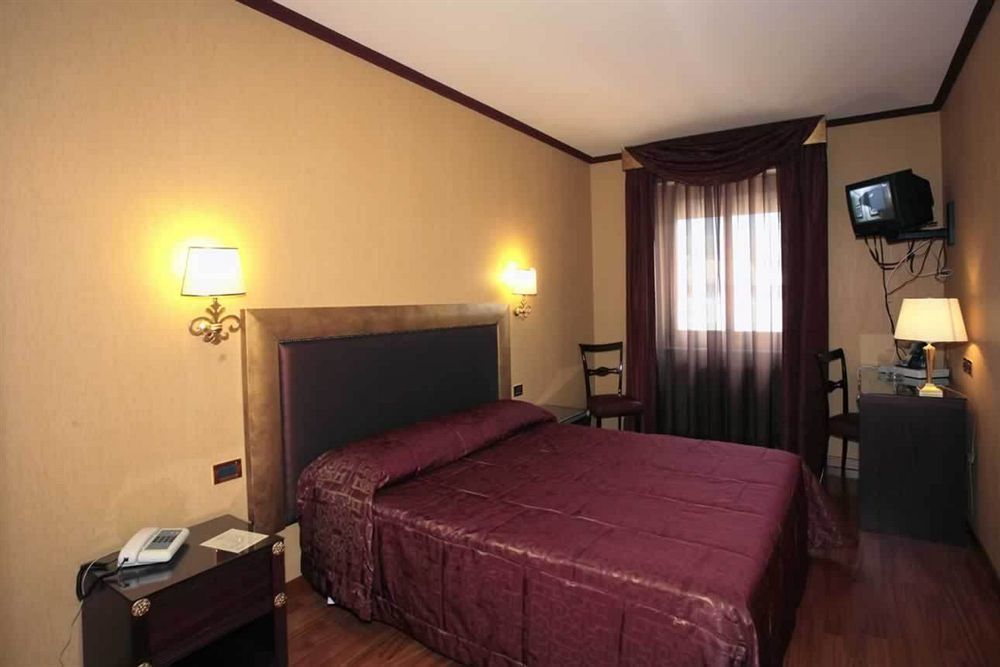 Hotel De Paris Терни Экстерьер фото